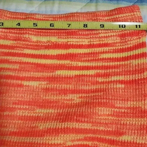 Lovely bright 2 piece - Picture 7 of 8